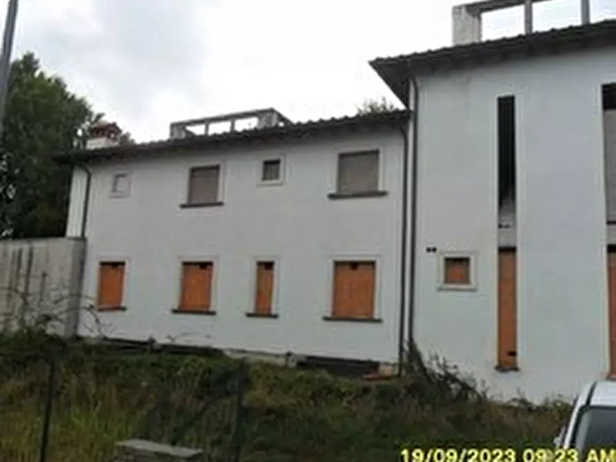 Immagine 1 di Villa in vendita  in Via Pesciatina snc a Lucca