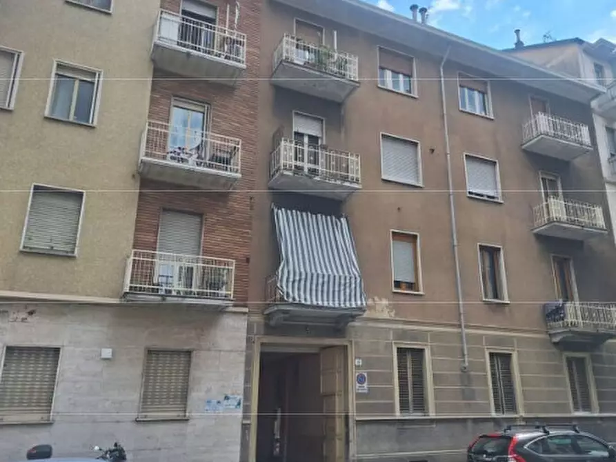 Immagine 1 di Pentalocale in vendita  in Via Banchette 18 a Torino