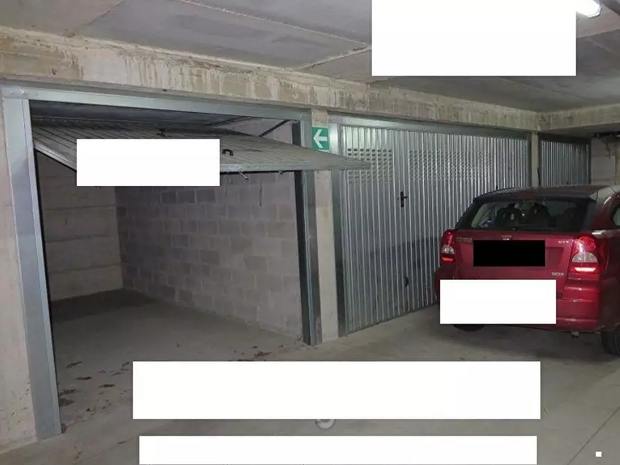 Immagine 1 di Garage in vendita  in Via Cosio 10 a Castelletto Sopra Ticino