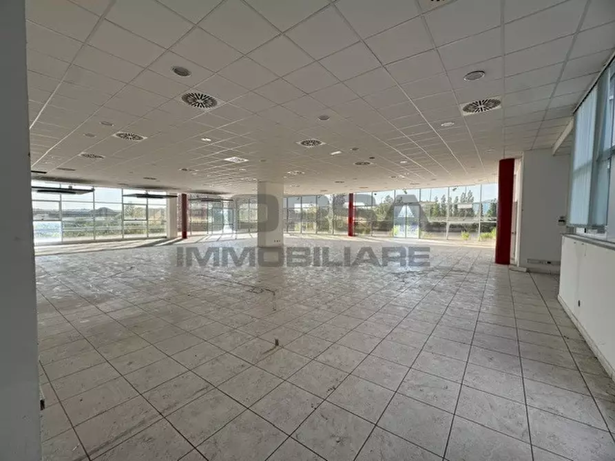 Immagine 9 di Showroom in affitto  in Via dei Ramai 2 a Livorno
