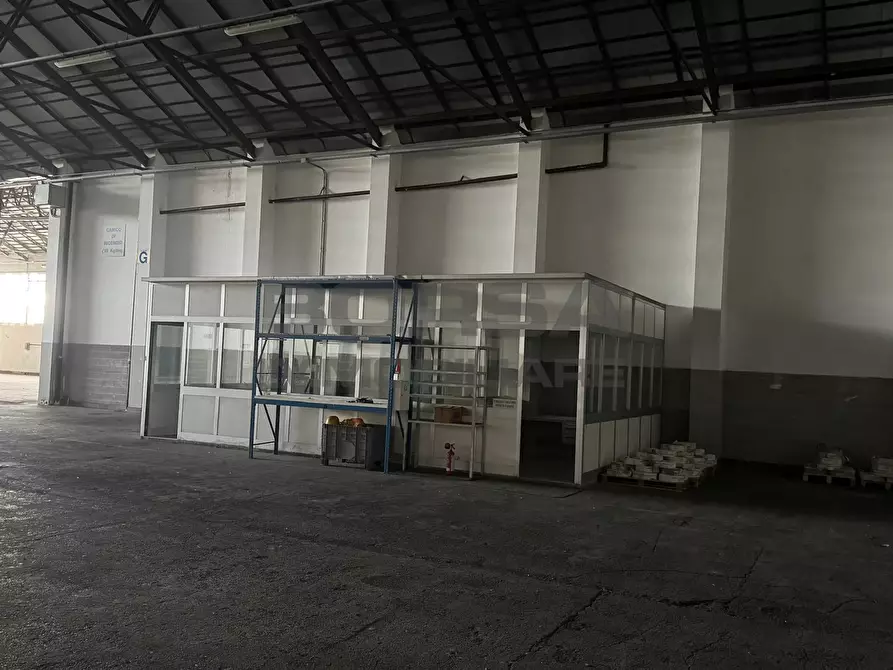 Immagine 2 di Magazzino in vendita  in Via Salvatore Orlando 10 a Livorno