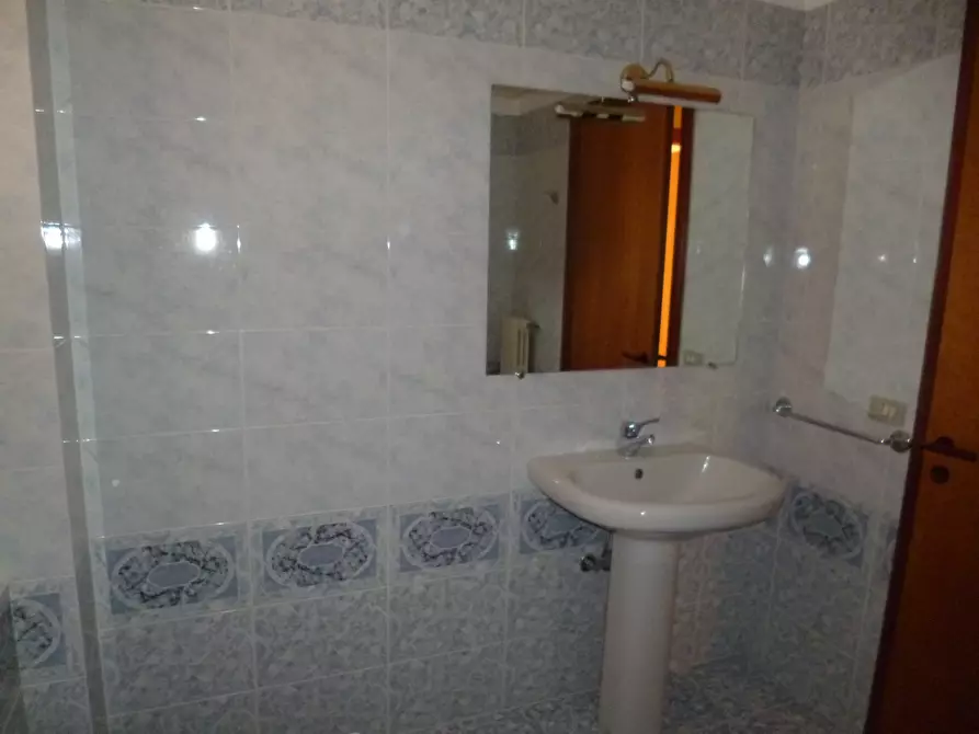 Immagine 9 di Pentalocale in vendita  a Ragusa