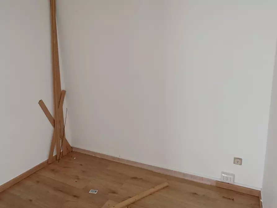 Immagine 8 di Locale commerciale in vendita  a Ragusa