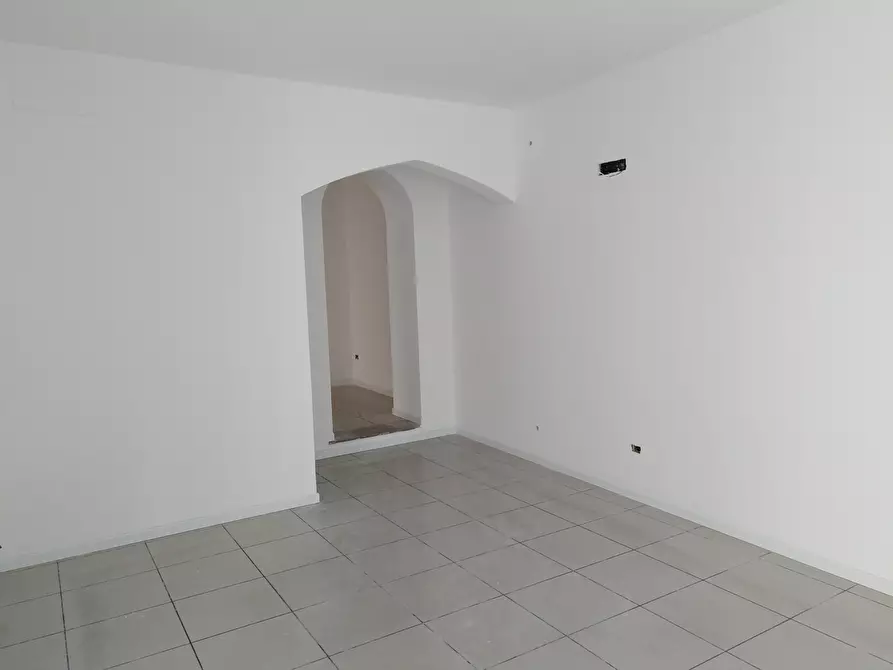 Immagine 4 di Locale commerciale in affitto  a Ragusa