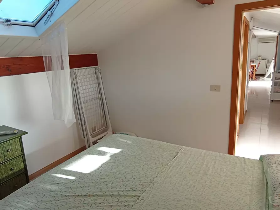 Immagine 10 di Mansarda in affitto  a Ragusa