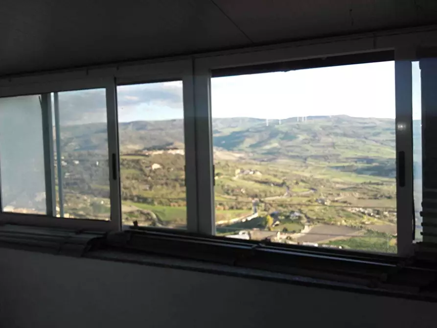 Immagine 11 di Palazzo in vendita  a Vizzini