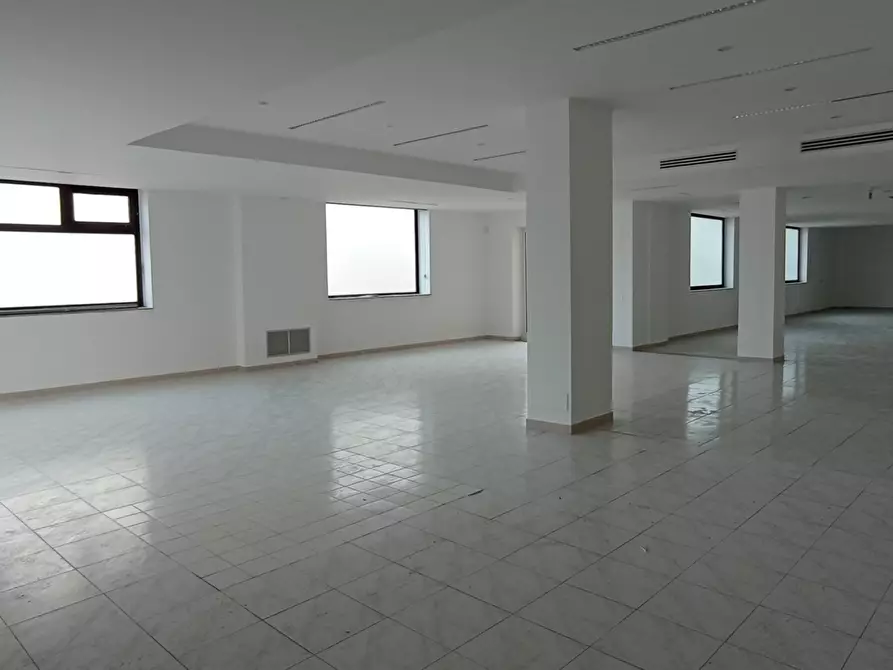 Immagine 4 di Locale commerciale in affitto  a Ragusa