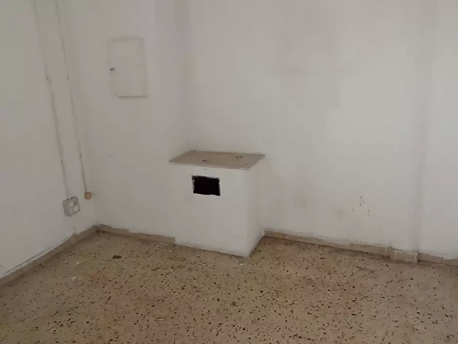 Immagine 8 di Locale commerciale in affitto  a Ragusa