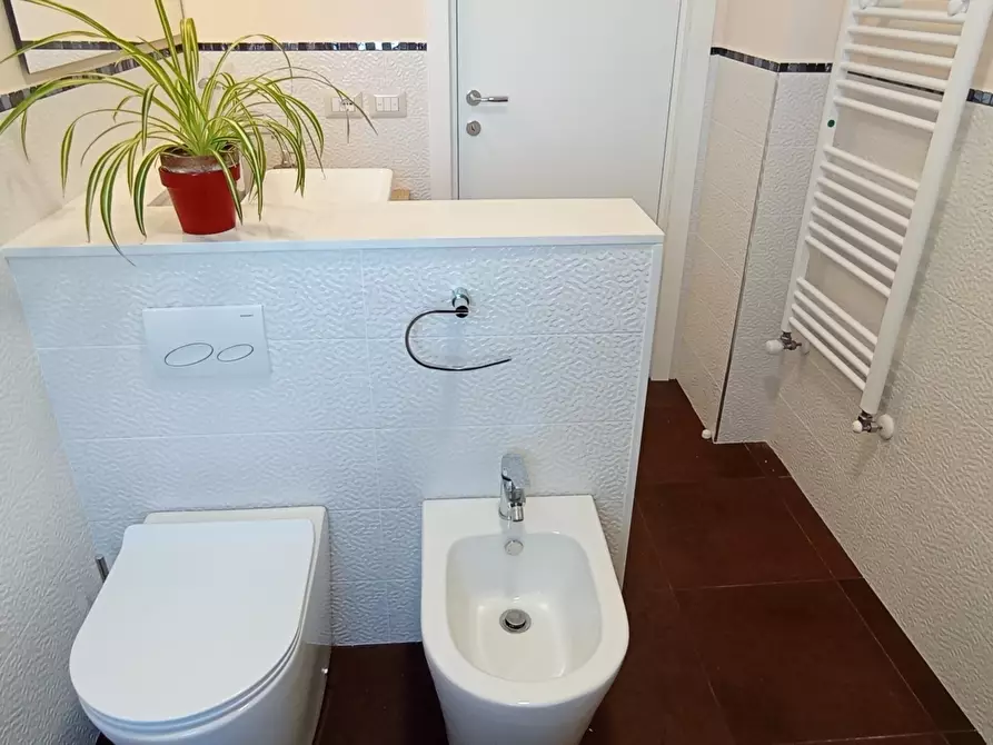 Immagine 24 di Pentalocale in affitto  a Ragusa