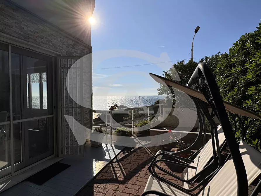 Immagine 20 di Trilocale in vendita  a Ospedaletti