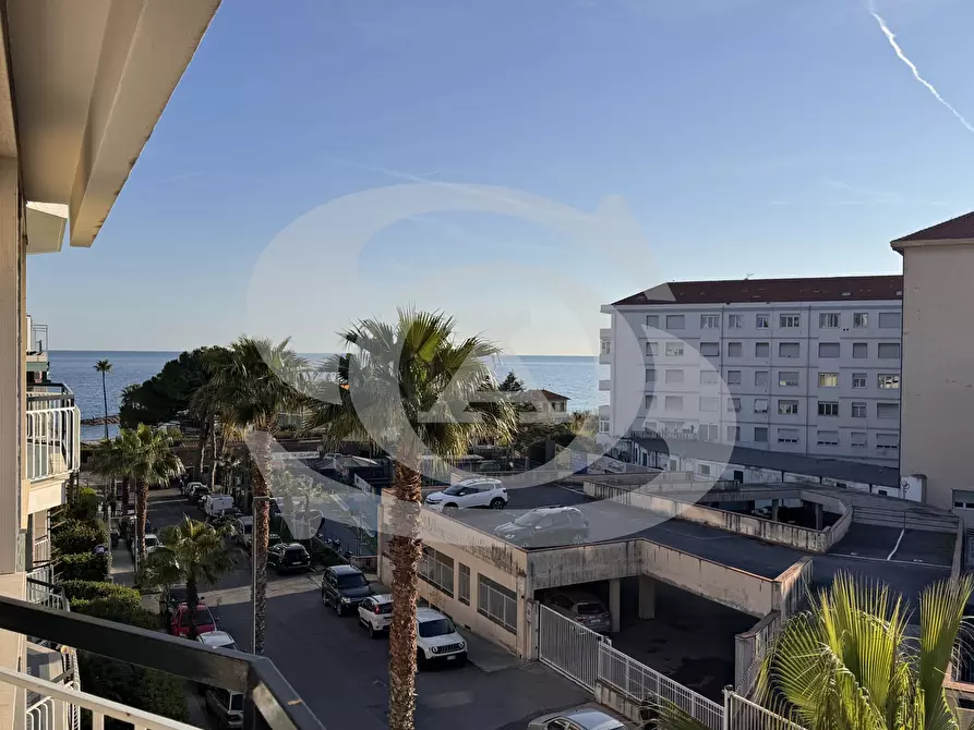 Immagine 9 di Trilocale in vendita  in Via Barabino 1 a San Remo