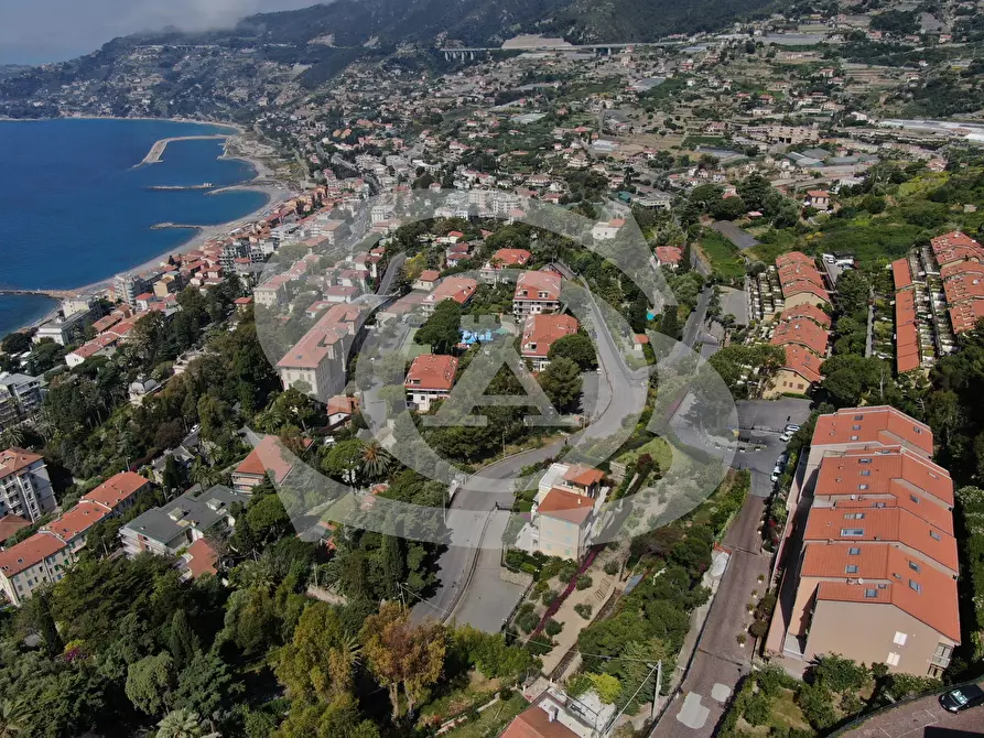 Immagine 39 di Bilocale in vendita  in Via Padre Semeria 54 a Ospedaletti