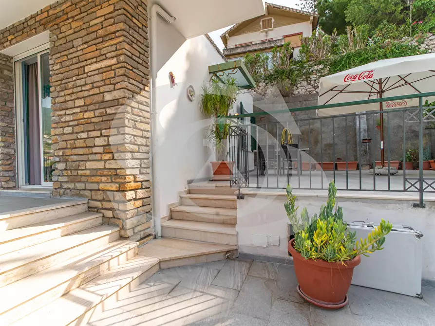 Immagine 3 di Bilocale in vendita  in Viale dei pepi 1 a Ospedaletti