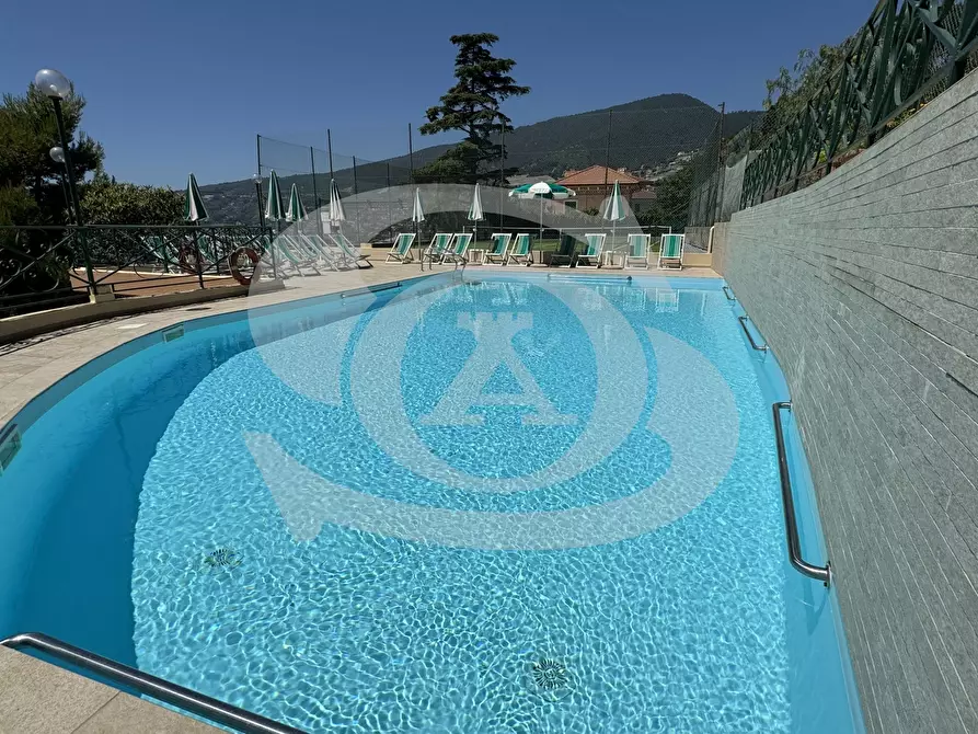 Immagine 26 di Quadrilocale in vendita  in Via Cavour 46 a Ospedaletti