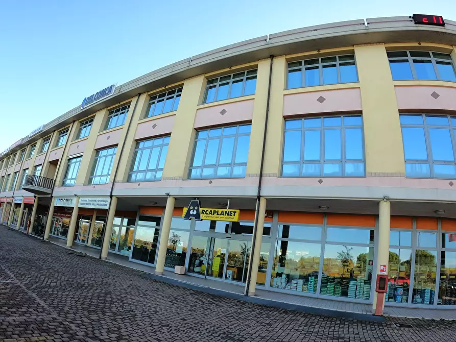 Immagine 23 di Ufficio in vendita  a Cesena