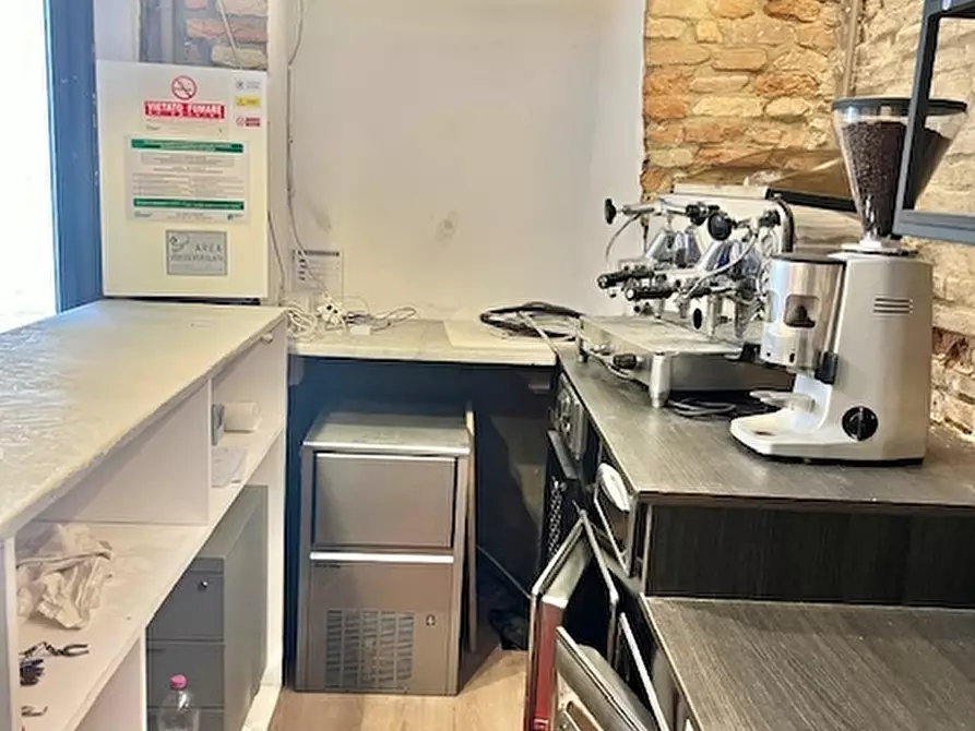 Immagine 40 di Locale commerciale in vendita  a Bertinoro