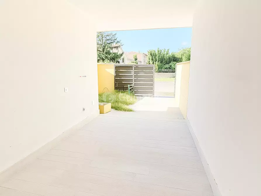 Immagine 4 di Bilocale in vendita  in Via Pietro Nenni 66 a Nettuno