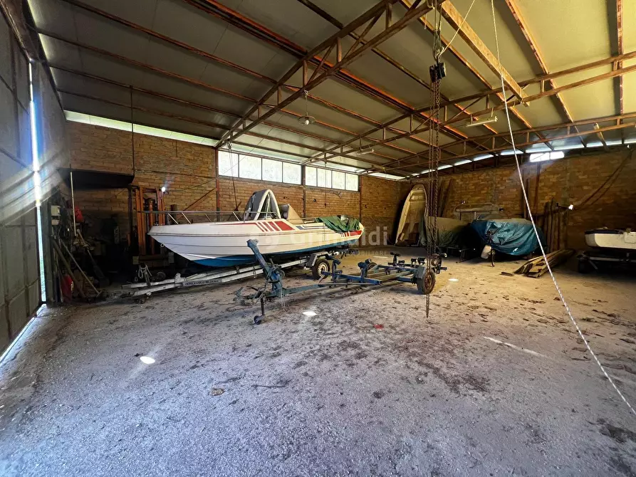 Immagine 2 di Magazzino in vendita  in Via del Combattente 1 a Anzio