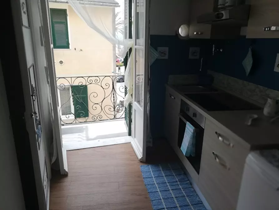 Immagine 5 di Bilocale in vendita  in Via Giuseppe Garibaldi 32 a Sestri Levante