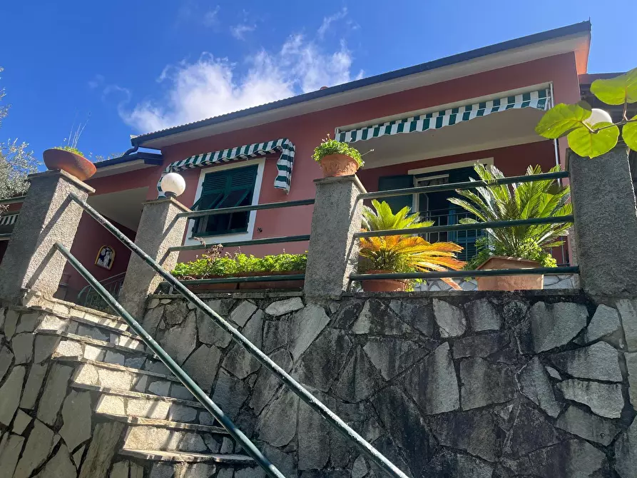 Immagine 1 di Villa in vendita  in Via Salvatore Gatti 19 a Castiglione Chiavarese