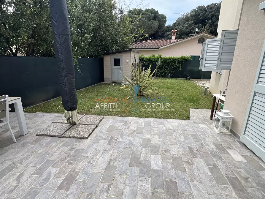 Immagine 27 di Quadrilocale in vendita  in Via Cateratte 81 a Montignoso