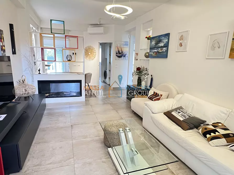 Immagine 14 di Quadrilocale in vendita  in Via Cateratte 81 a Montignoso