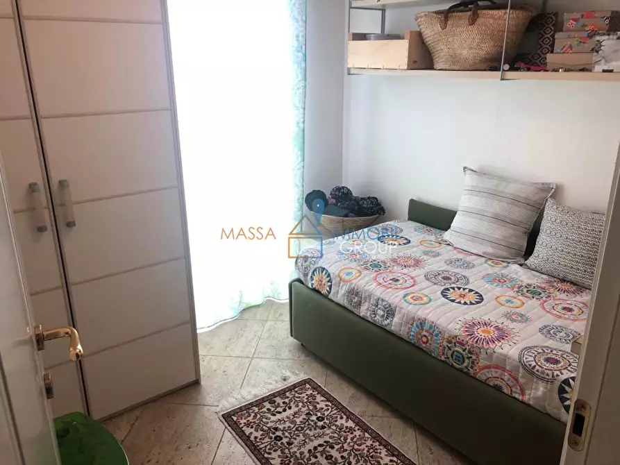 Immagine 15 di Porzione di casa in vendita  in Via dei Campi 21 a Carrara