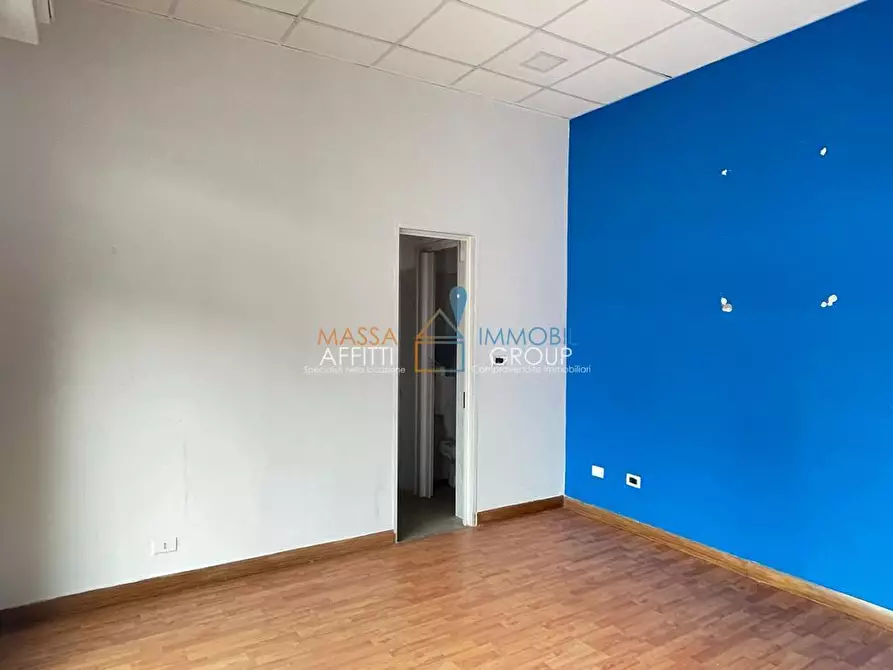 Immagine 5 di Locale commerciale in vendita  in Via San Leonardo 376 a Massa