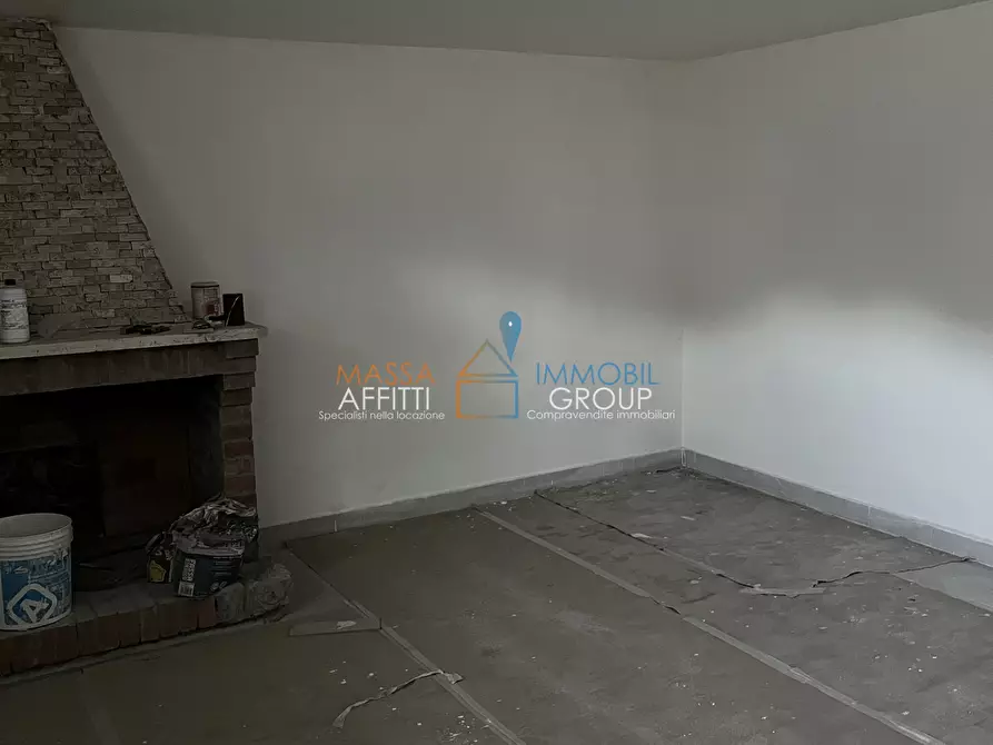 Immagine 26 di Villa in vendita  in Strada Statale 1 108 a Massa