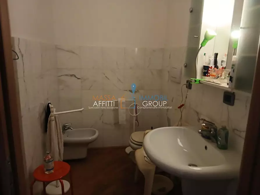 Immagine 10 di Quadrilocale in vendita  in Via XXVII Aprile 6 a Massa