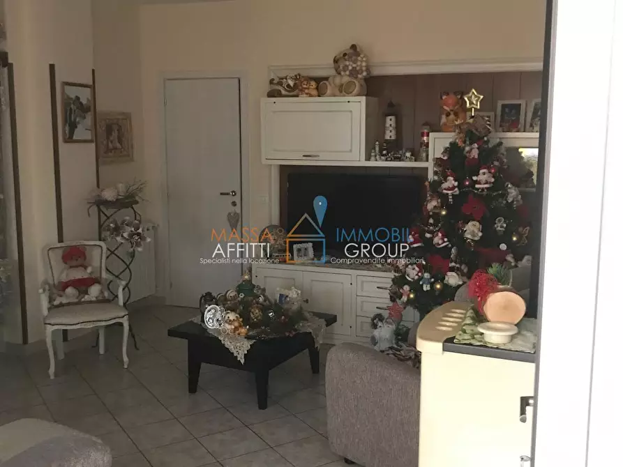 Immagine 1 di Quadrilocale in vendita  in Via Lago 37 a Montignoso