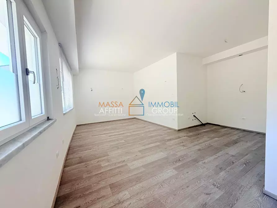 Immagine 13 di Bilocale in vendita  in Via Giovanni Pascoli 24 a Massa