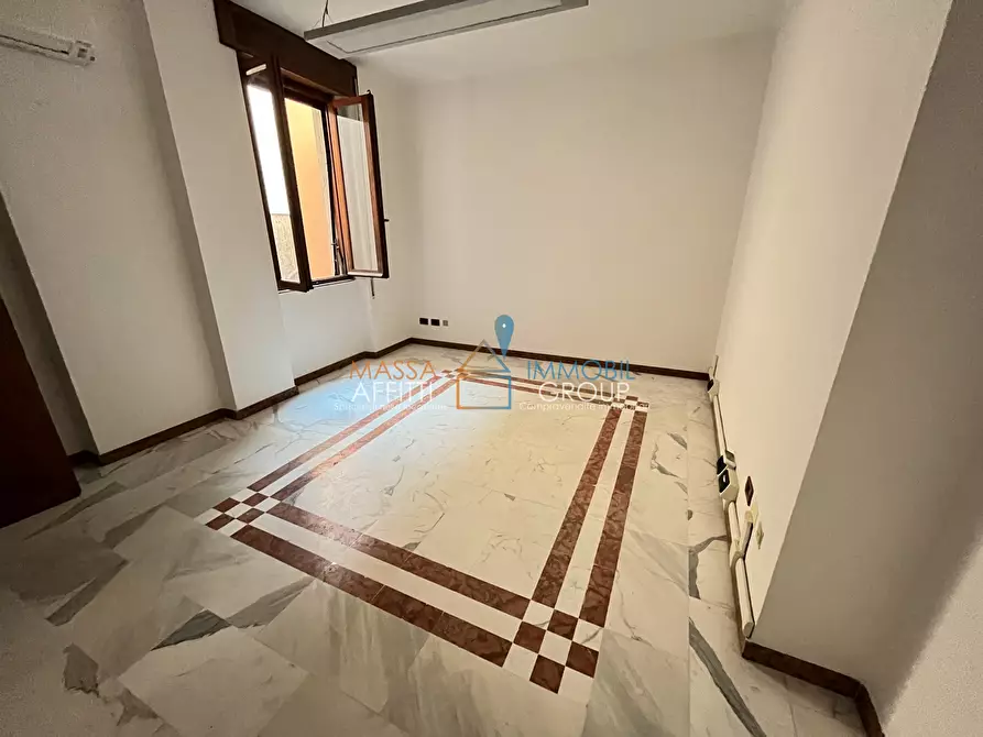 Immagine 21 di Ufficio in affitto  in Via Cavour 58 a Massa