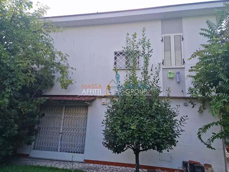 Immagine 13 di Villa in vendita  in Viale XX Settembre 247N a Carrara