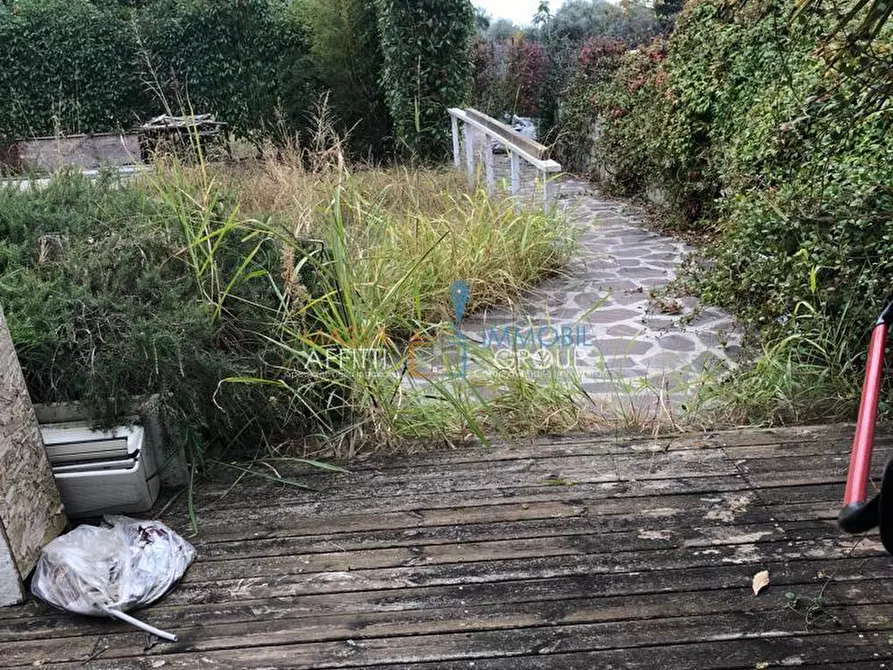 Immagine 21 di Locale commerciale in affitto  in Via Bagaglione 18 a Massa