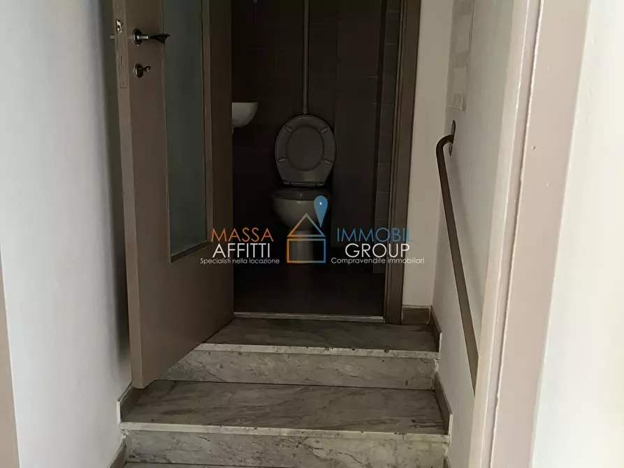 Immagine 7 di Locale commerciale in affitto  in Via Democrazia 42 a Massa