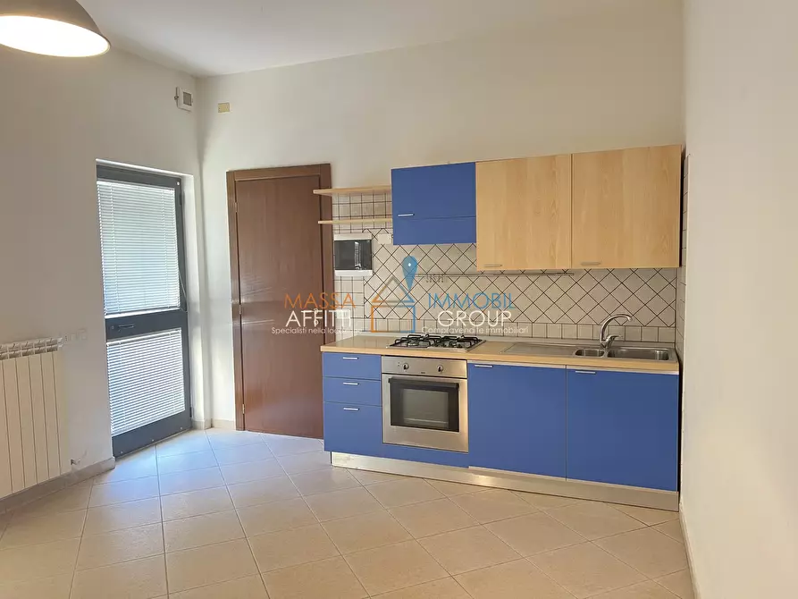 Immagine 2 di Trilocale in vendita  in Viale Giacomo Puccini 4 a Massa