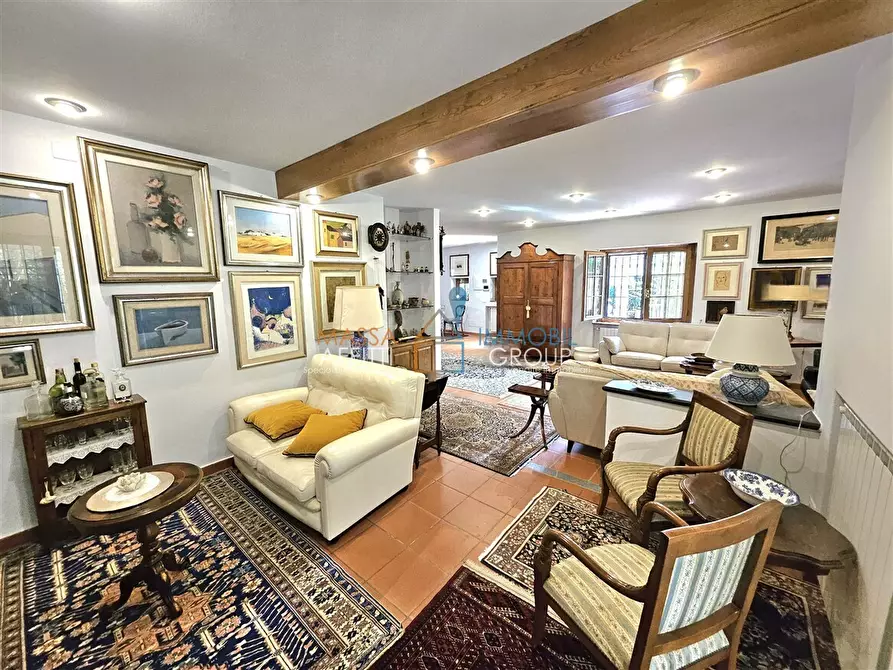 Immagine 7 di Villa in vendita  in Viale Stazione 104 a Massa