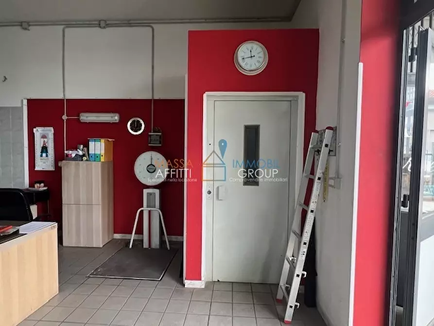 Immagine 16 di Locale commerciale in affitto  in Via del Papino 15 a Massa