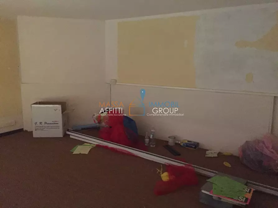 Immagine 10 di Attività commerciale in vendita  in Piazza Aranci 13 a Massa