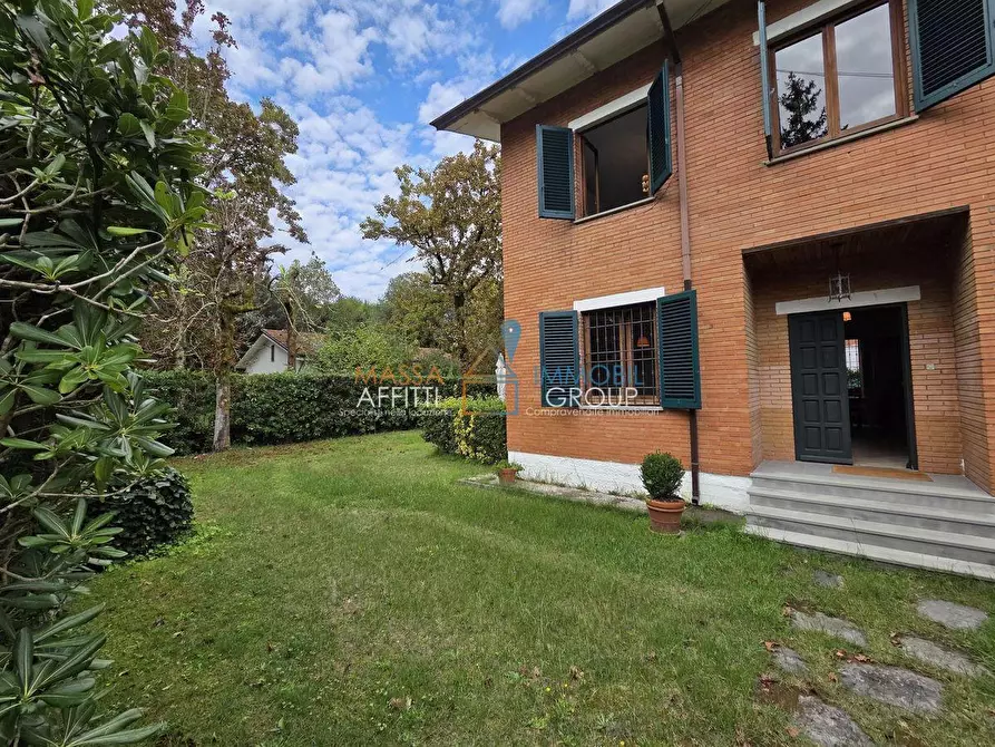 Immagine 2 di Villa in vendita  in Via dei Fortini 75 a Massa