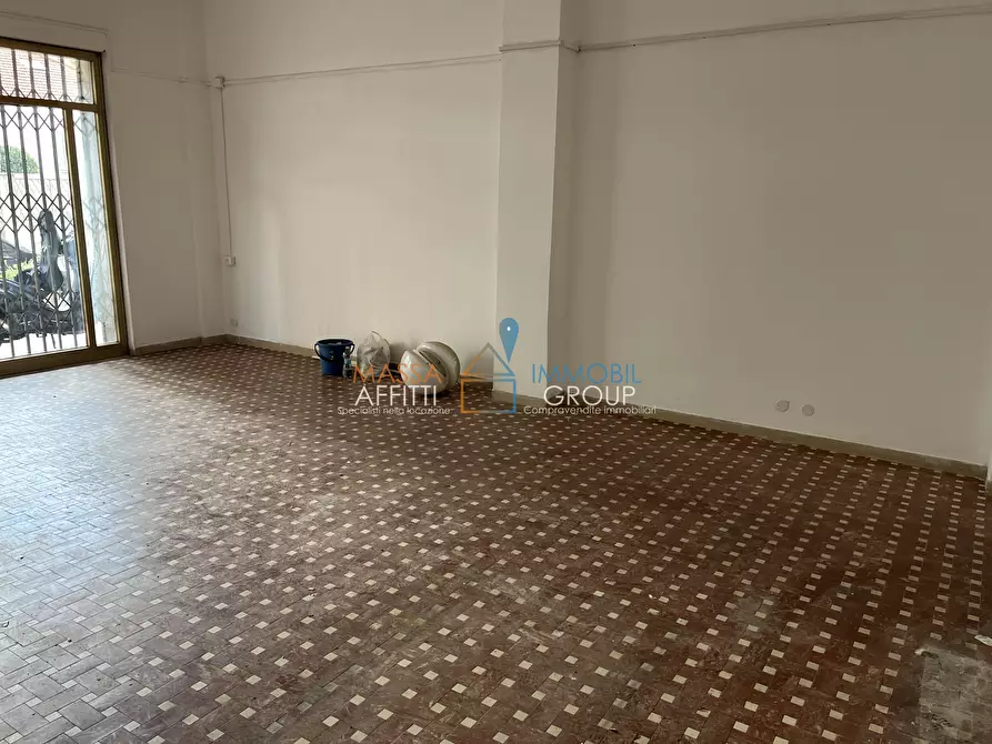 Immagine 3 di Locale commerciale in vendita  in Via G. B. Giorgini 3 a Massa