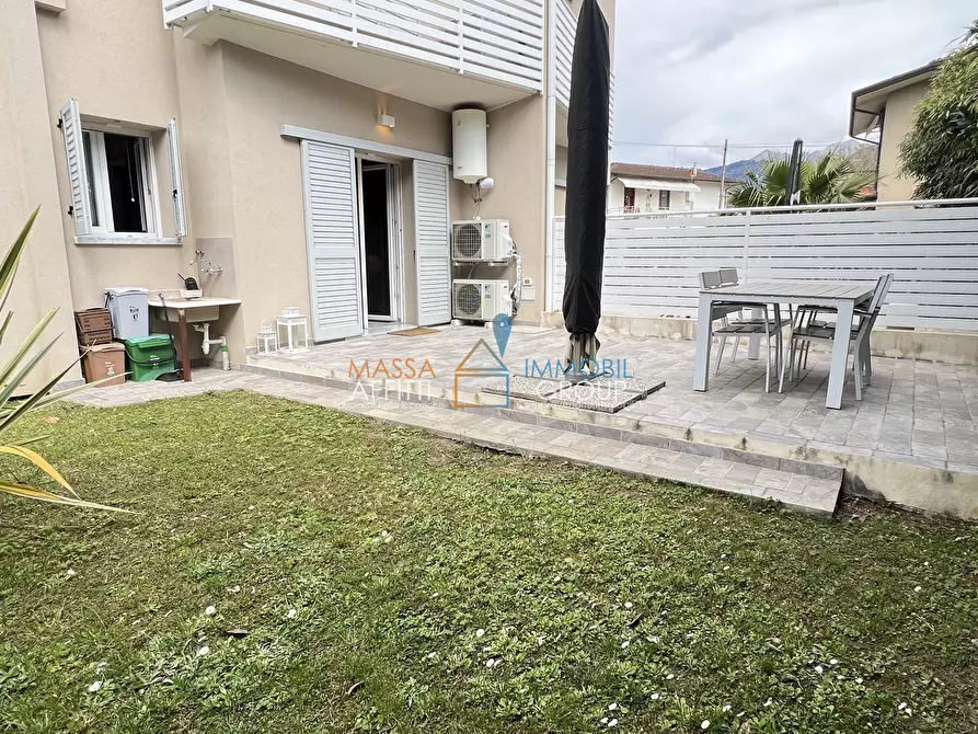 Immagine 11 di Quadrilocale in vendita  in Via Cateratte 81 a Montignoso