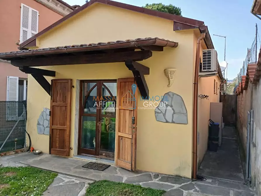 Immagine 15 di Casa indipendente in vendita  in Viale Stazione 45 a Massa