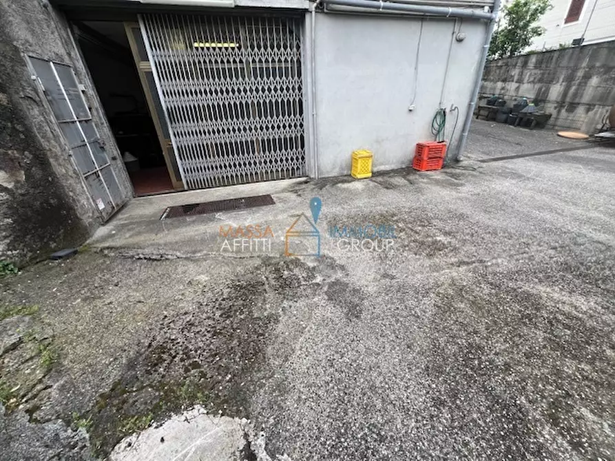 Immagine 18 di Locale commerciale in affitto  in Via del Papino 15 a Massa