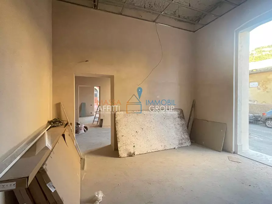 Immagine 3 di Locale commerciale in vendita  in Via Verdi 12 a Carrara