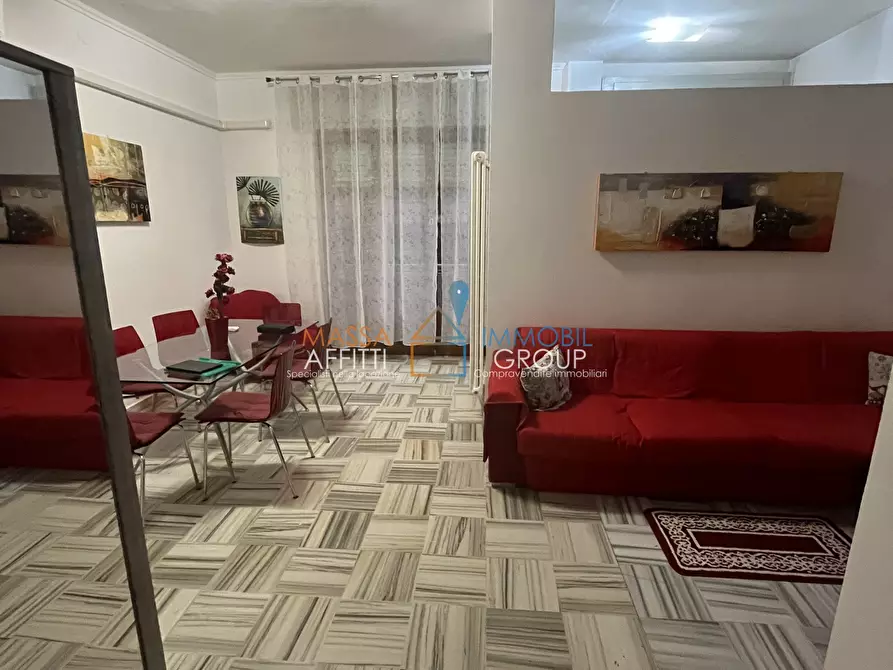 Immagine 2 di Trilocale in affitto  in Viale Roma 45 a Massa