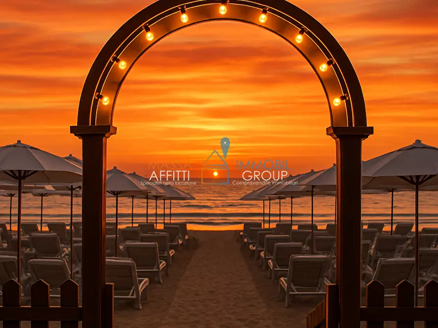 Immagine 1 di Locale commerciale in vendita  in Via G. Verdi 177 a Massa