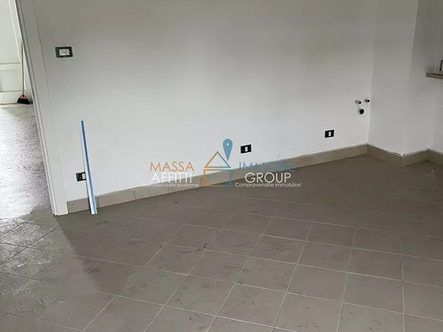 Immagine 20 di Villa in vendita  in Strada Statale 1 108 a Massa