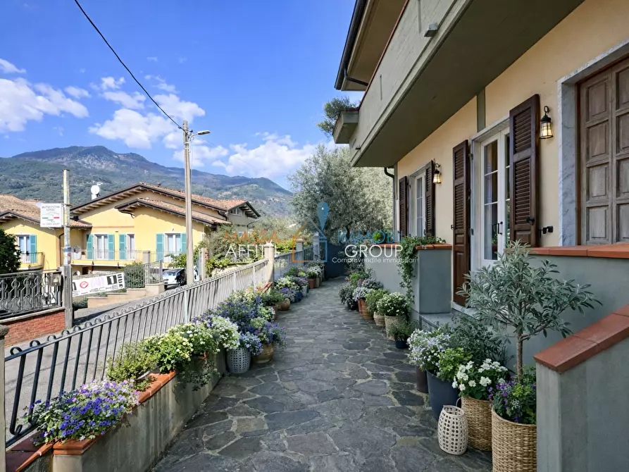 Immagine 1 di Casa indipendente in vendita  in Via Romolo Briglia 7 a Massa
